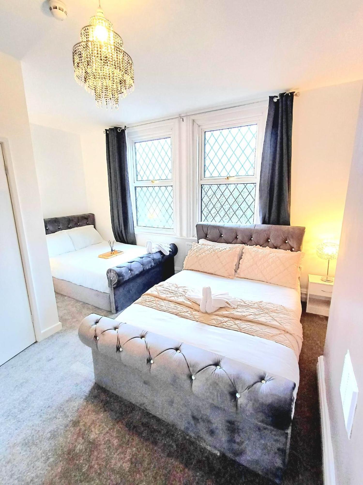 Home In Woodhouse, Leeds Лидс Экстерьер фото