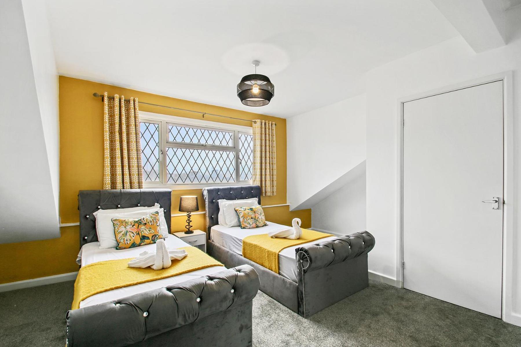 Home In Woodhouse, Leeds Лидс Экстерьер фото